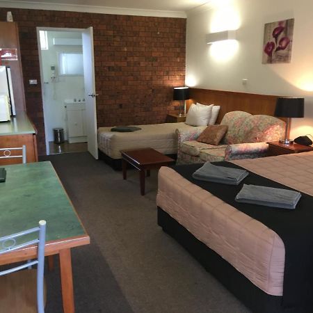 Guyra Motor Inn Bagian luar foto