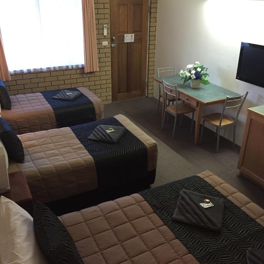 Guyra Motor Inn Bagian luar foto